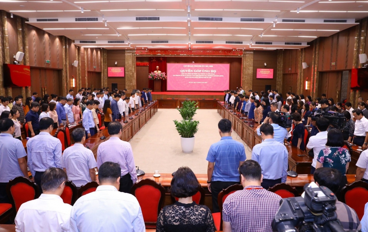 Hanoi agencies hold moment of silence in tribute to apartment fire victims